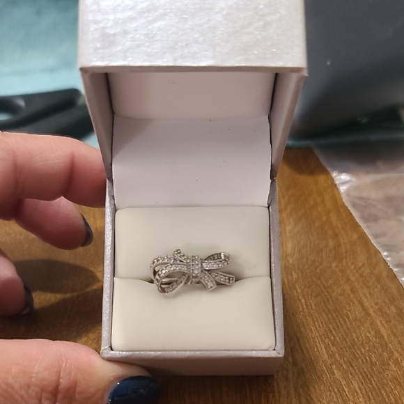 Jewelry - Elegant Silver Bow Ring